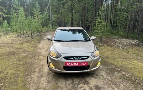 Hyundai Solaris II рестайлинг, 2012 год, 800 000 рублей, 7 фотография