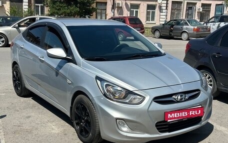 Hyundai Solaris II рестайлинг, 2012 год, 850 000 рублей, 2 фотография