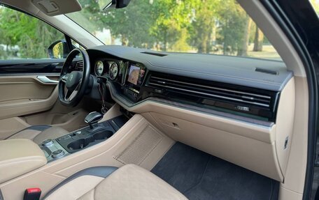Volkswagen Touareg III, 2021 год, 5 500 000 рублей, 10 фотография