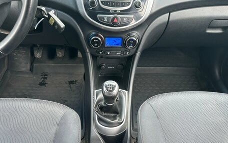 Hyundai Solaris II рестайлинг, 2011 год, 800 000 рублей, 11 фотография