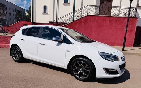 Opel Astra J, 2013 год, 980 000 рублей, 2 фотография