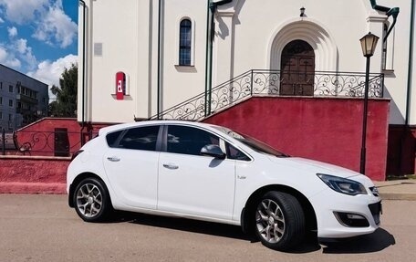 Opel Astra J, 2013 год, 980 000 рублей, 3 фотография