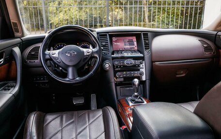 Infiniti QX70, 2014 год, 2 830 000 рублей, 9 фотография