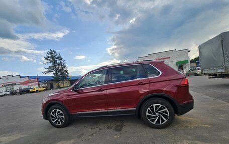 Volkswagen Tiguan II, 2018 год, 2 200 000 рублей, 3 фотография