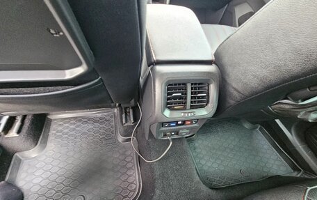 Volkswagen Tiguan II, 2018 год, 2 200 000 рублей, 11 фотография
