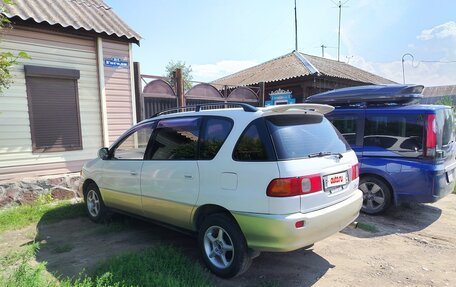 Toyota Ipsum II, 1997 год, 550 000 рублей, 2 фотография