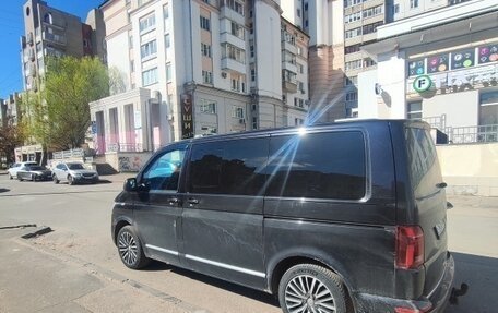Volkswagen Multivan T6 рестайлинг, 2020 год, 4 299 000 рублей, 4 фотография