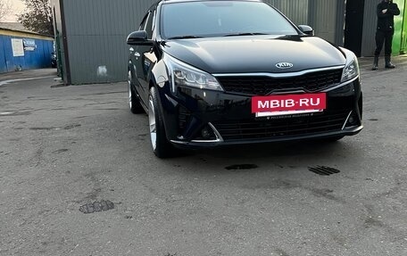 KIA Rio IV, 2021 год, 1 580 000 рублей, 2 фотография
