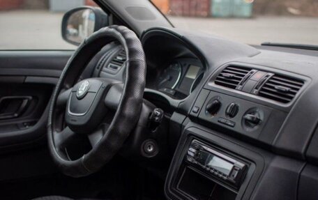 Skoda Fabia II, 2010 год, 410 000 рублей, 3 фотография