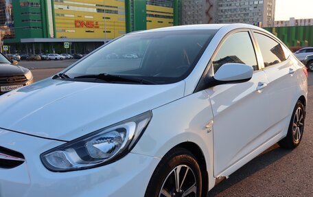 Hyundai Solaris II рестайлинг, 2012 год, 700 000 рублей, 15 фотография