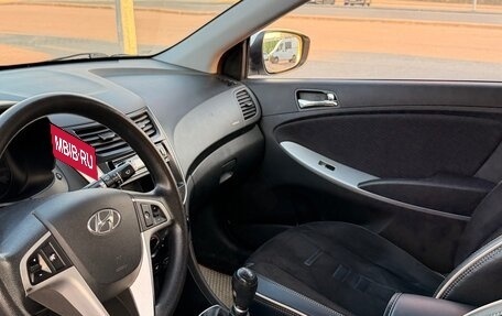 Hyundai Solaris II рестайлинг, 2012 год, 700 000 рублей, 5 фотография