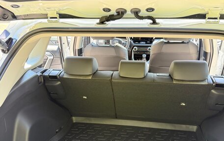 Toyota RAV4, 2025 год, 21 фотография
