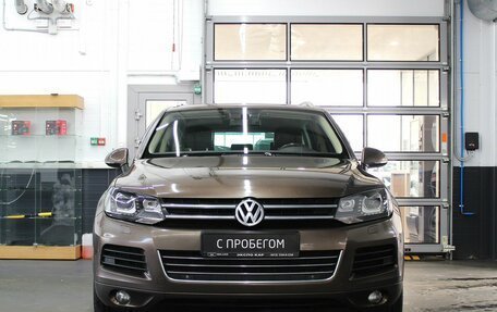Volkswagen Touareg III, 2011 год, 1 630 000 рублей, 2 фотография