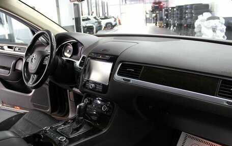 Volkswagen Touareg III, 2011 год, 1 630 000 рублей, 8 фотография