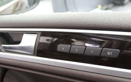 Volkswagen Touareg III, 2011 год, 1 630 000 рублей, 29 фотография