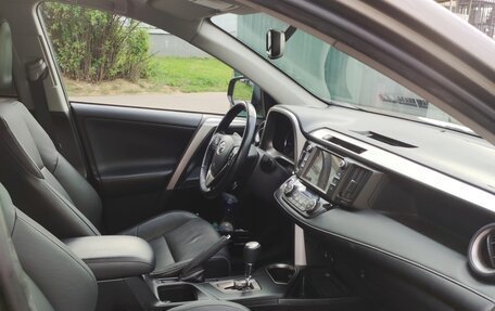 Toyota RAV4, 2017 год, 3 600 000 рублей, 6 фотография