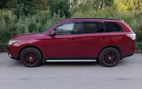 Mitsubishi Outlander III рестайлинг 3, 2013 год, 1 350 000 рублей, 4 фотография