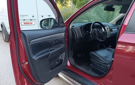 Mitsubishi Outlander III рестайлинг 3, 2013 год, 1 350 000 рублей, 6 фотография