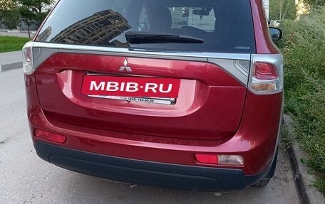 Mitsubishi Outlander III рестайлинг 3, 2013 год, 1 350 000 рублей, 3 фотография