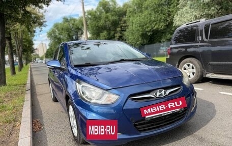 Hyundai Solaris II рестайлинг, 2011 год, 450 000 рублей, 2 фотография