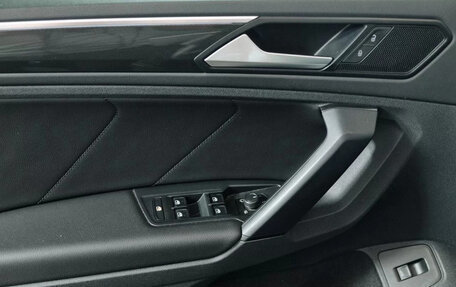 Volkswagen Tiguan II, 2018 год, 3 300 000 рублей, 6 фотография