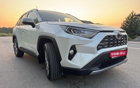 Toyota RAV4, 2021 год, 4 000 000 рублей, 2 фотография