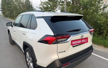Toyota RAV4, 2021 год, 4 000 000 рублей, 5 фотография