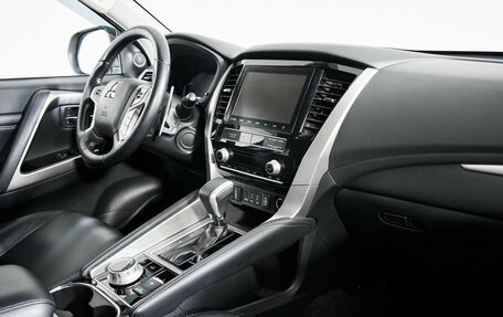 Mitsubishi Pajero Sport III рестайлинг, 2022 год, 3 755 000 рублей, 10 фотография