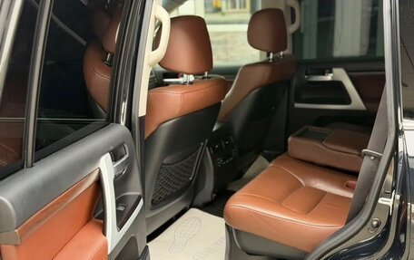 Toyota Land Cruiser 200, 2016 год, 4 600 000 рублей, 9 фотография