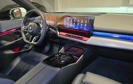 BMW 5 серия, 2025 год, 8 197 000 рублей, 38 фотография
