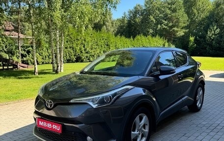 Toyota C-HR I рестайлинг, 2019 год, 1 950 000 рублей, 1 фотография