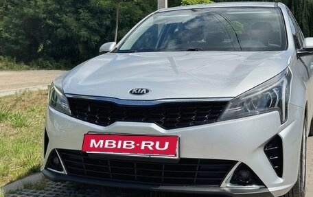 KIA Rio IV, 2021 год, 1 450 000 рублей, 1 фотография