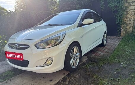 Hyundai Solaris II рестайлинг, 2012 год, 960 000 рублей, 3 фотография