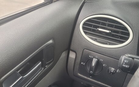 Ford Focus II рестайлинг, 2005 год, 335 000 рублей, 15 фотография