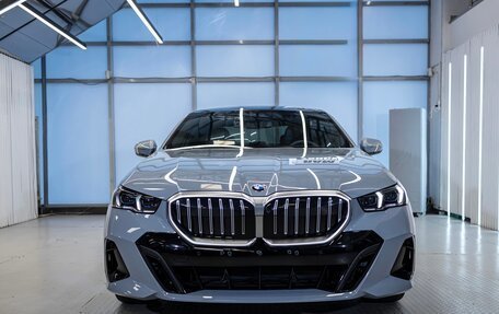 BMW 5 серия, 2024 год, 8 300 000 рублей, 10 фотография