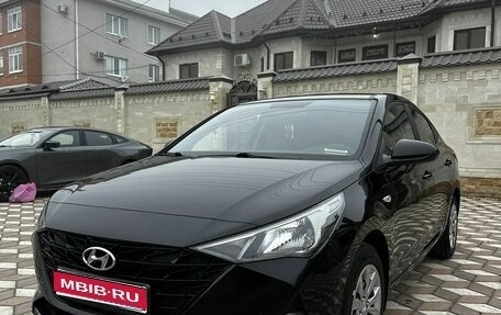 Hyundai Solaris II рестайлинг, 2021 год, 1 620 000 рублей, 1 фотография