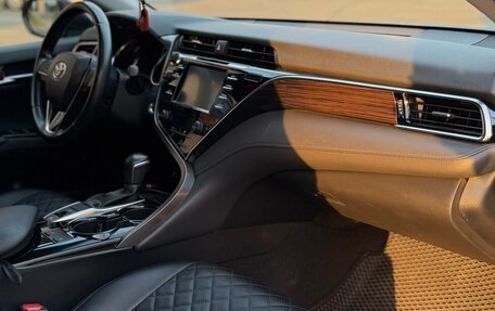 Toyota Camry, 2021 год, 2 400 000 рублей, 7 фотография