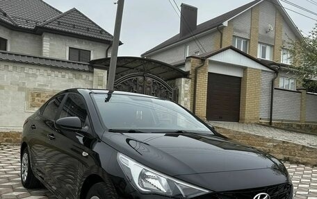 Hyundai Solaris II рестайлинг, 2021 год, 1 620 000 рублей, 2 фотография