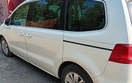 Volkswagen Sharan II, 2012 год, 1 400 000 рублей, 2 фотография