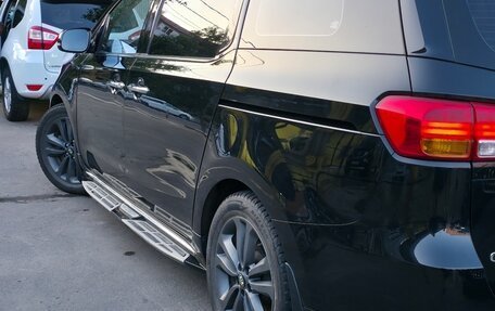 KIA Carnival III, 2017 год, 2 200 000 рублей, 5 фотография