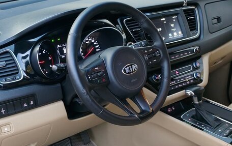 KIA Carnival III, 2017 год, 2 200 000 рублей, 9 фотография