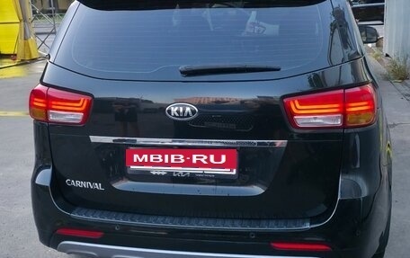 KIA Carnival III, 2017 год, 2 200 000 рублей, 6 фотография