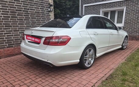 Mercedes-Benz E-Класс, 2012 год, 1 890 000 рублей, 3 фотография