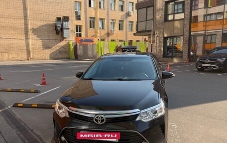 Toyota Camry, 2017 год, 2 300 000 рублей, 2 фотография