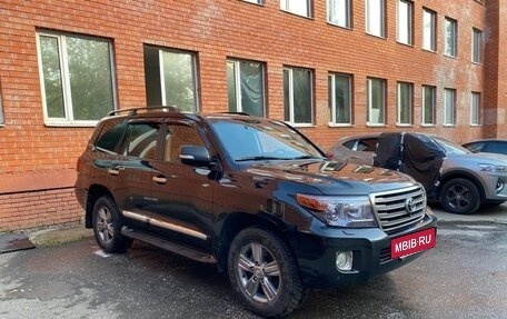 Toyota Land Cruiser 200, 2013 год, 2 890 000 рублей, 2 фотография