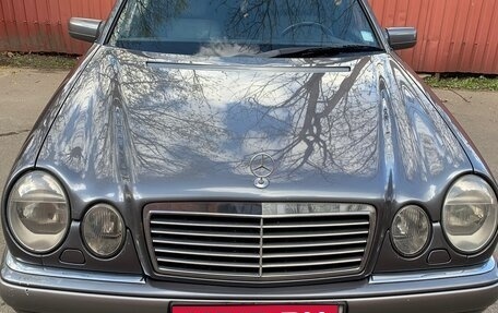 Mercedes-Benz E-Класс, 1998 год, 460 000 рублей, 1 фотография