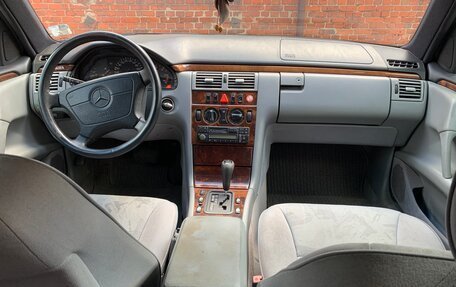 Mercedes-Benz E-Класс, 1998 год, 460 000 рублей, 4 фотография