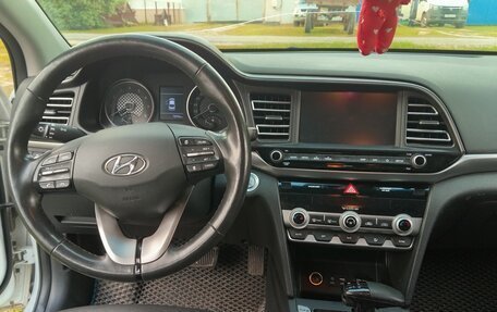 Hyundai Avante, 2019 год, 1 830 000 рублей, 6 фотография