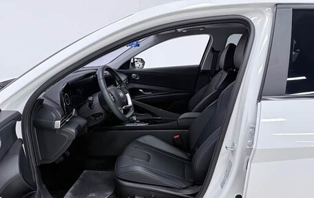 Hyundai Elantra, 2023 год, 1 600 444 рублей, 19 фотография