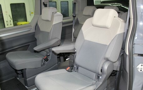Volkswagen Multivan, 2022 год, 6 500 000 рублей, 3 фотография